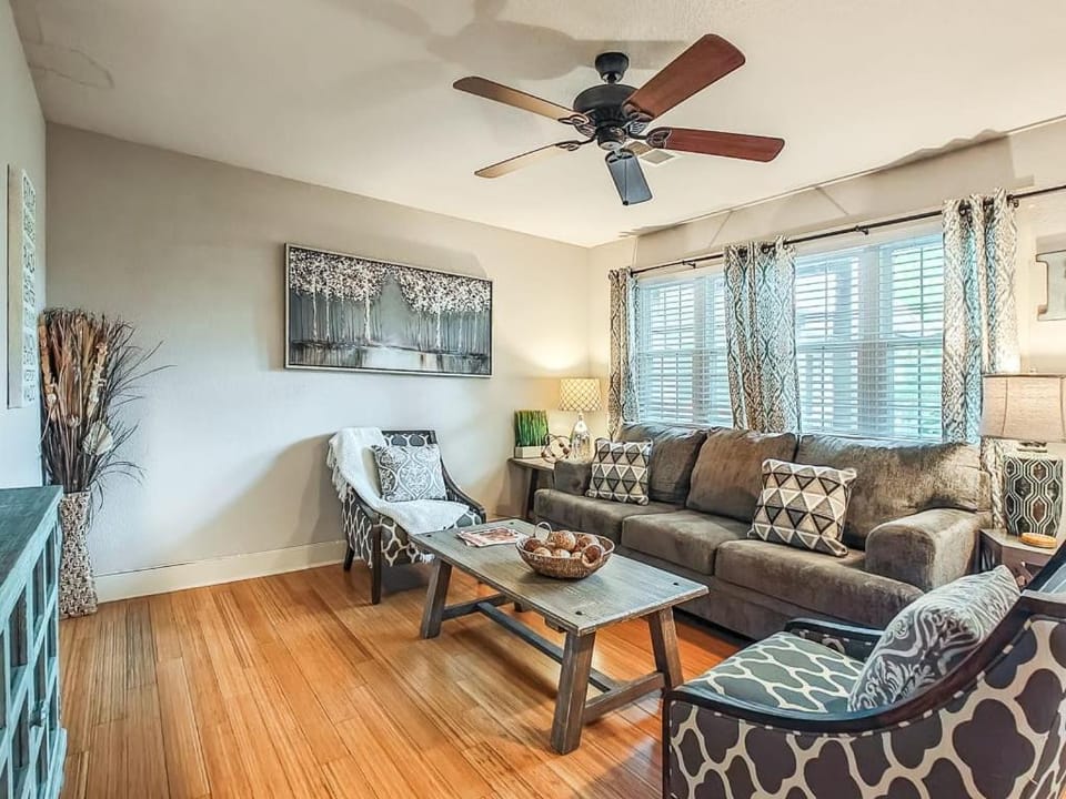 Quiet Plaza Two bedroom 2 Bathroom House in West Plaza