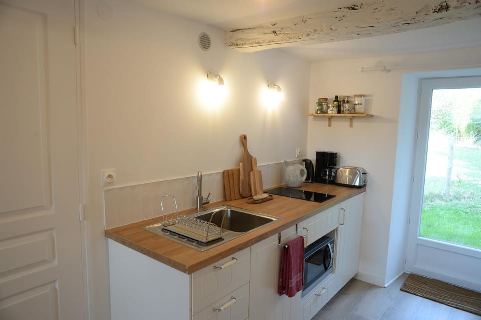 Coffee/tea facilities, Kitchen or kitchenette, minibar, stove, toaster