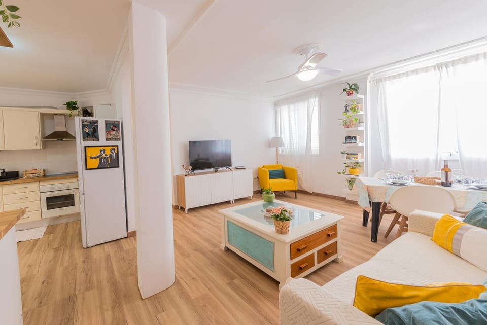 Communal lounge/ TV room, kitchen