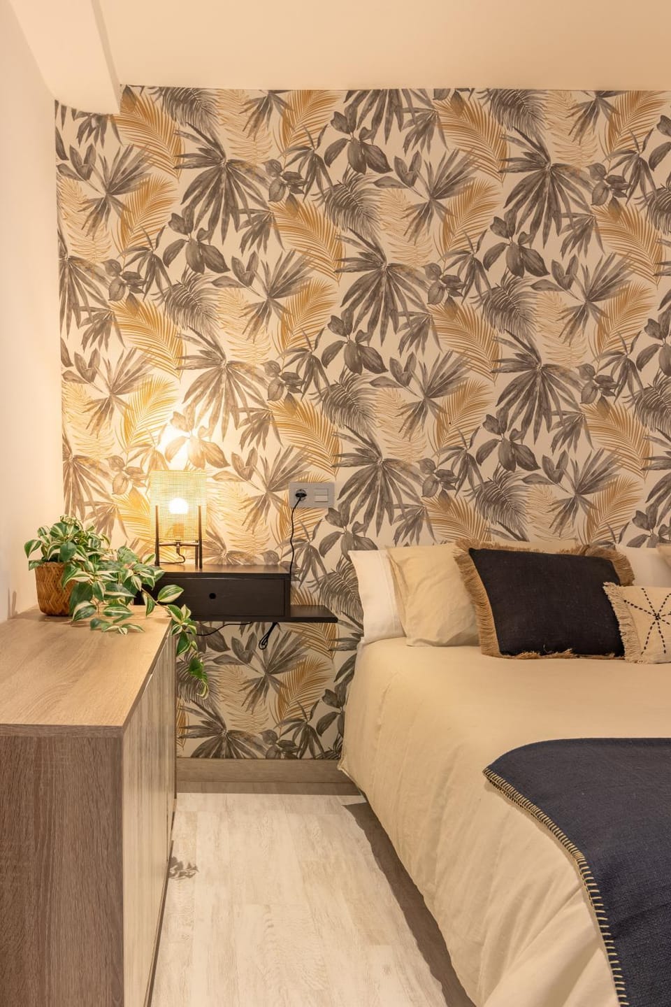 Photo of the whole room, Bedroom