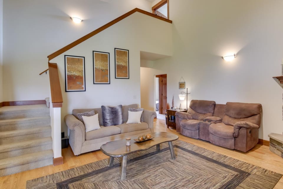 2 Mi to Hot Springs! Group Getaway in Bozeman House in Idaho