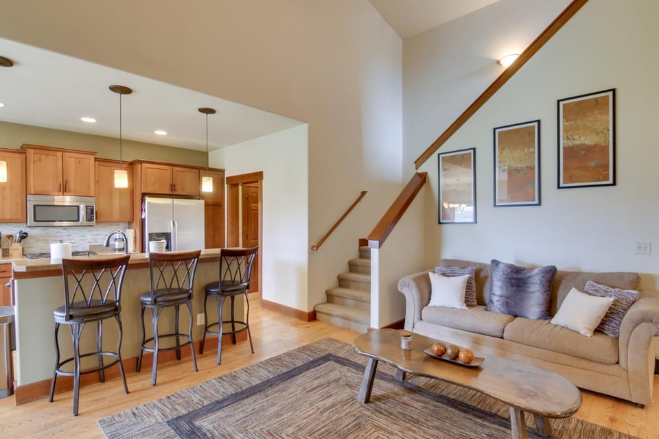 2 Mi to Hot Springs! Group Getaway in Bozeman House in Idaho