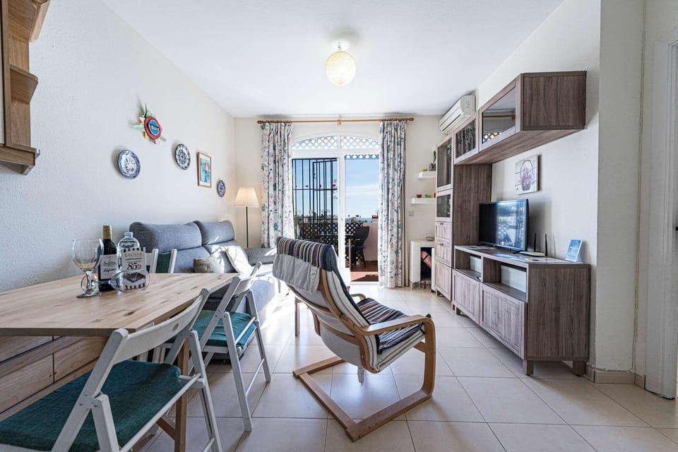 TV and multimedia, Living room, Dining area