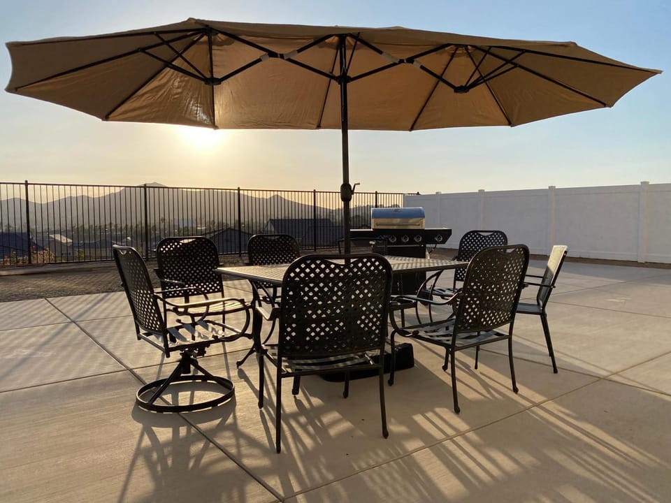 Peaceful 4BR Home With Mountain View Villa in Riverside
