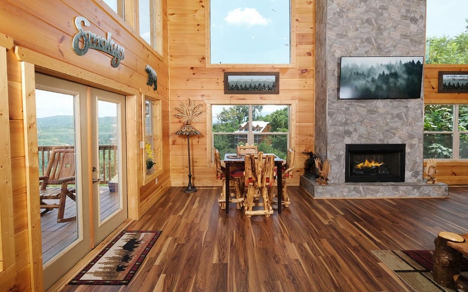 Eagles View 2.0 - Gorgeous Mountain Views, Hot Tub, Pool Table, + Games! House in Gatlinburg
