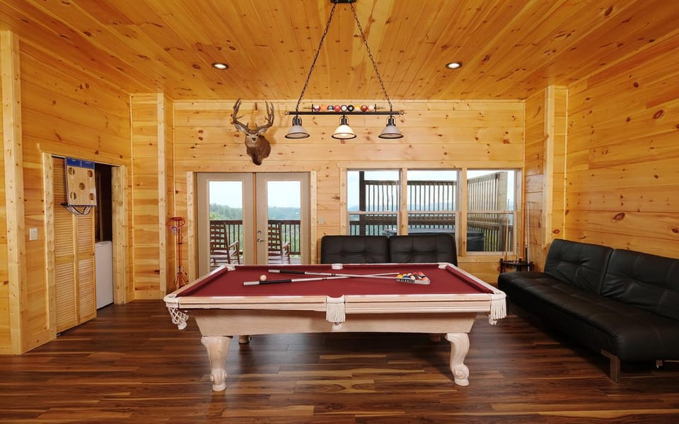 Eagles View 2.0 - Gorgeous Mountain Views, Hot Tub, Pool Table, + Games! House in Gatlinburg