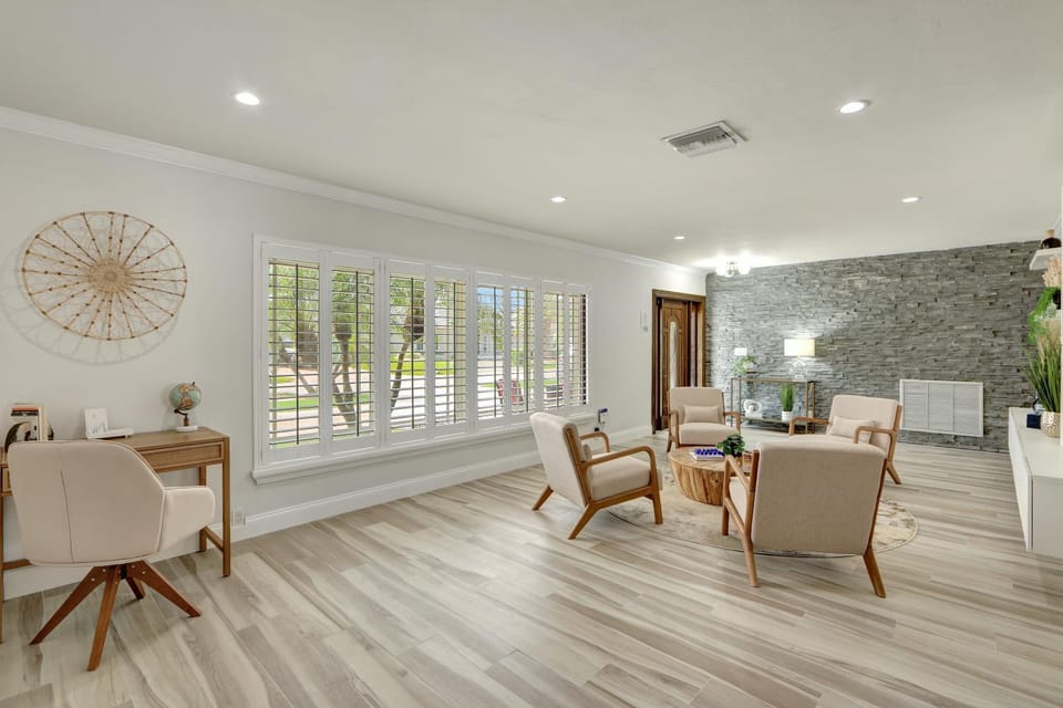 Riviera - Canal Views, Pool, & Work Friendly. House in Fort Lauderdale