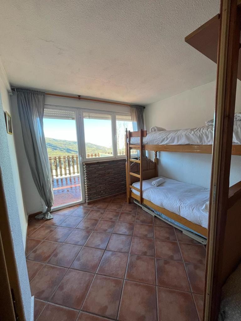 Mountain view, bunk bed