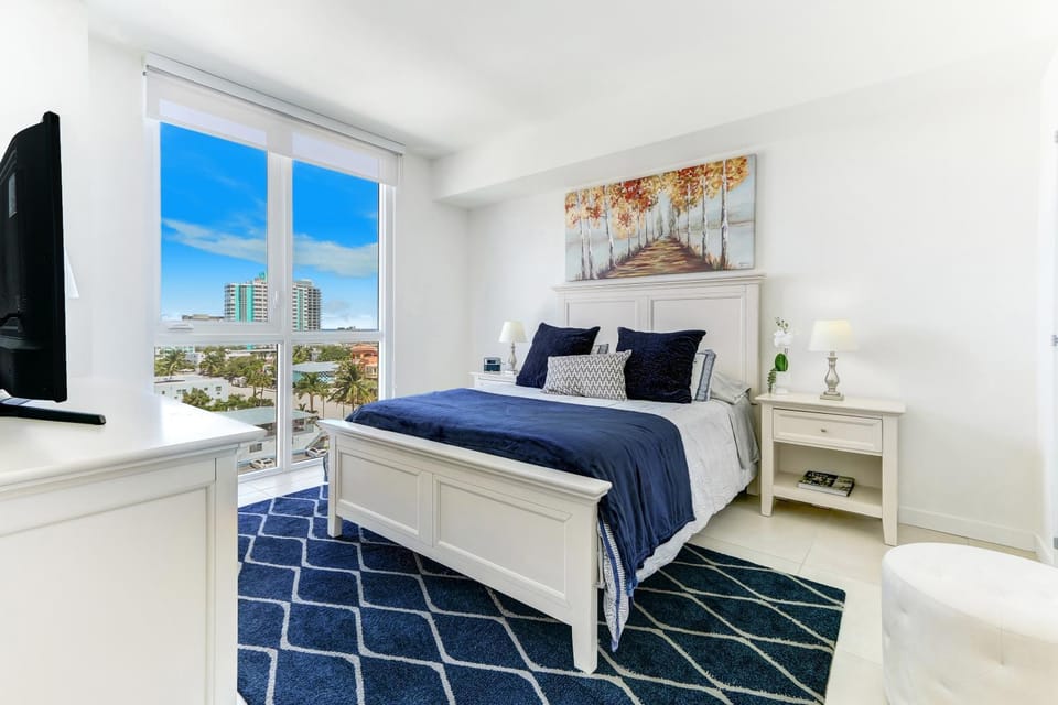 Tiffany Emerald - Rooftop Pool, Gym, & Walk to Beach House in Fort Lauderdale