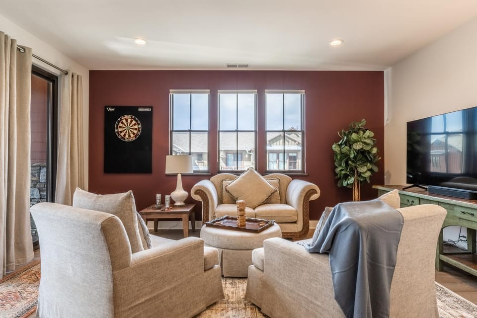 Snowcreek Creekhouse #1321 - Newly Built 3Bed + Den, 3.5 Bath, 2 Car Garage Sleeps 8 House in Mammoth Lakes