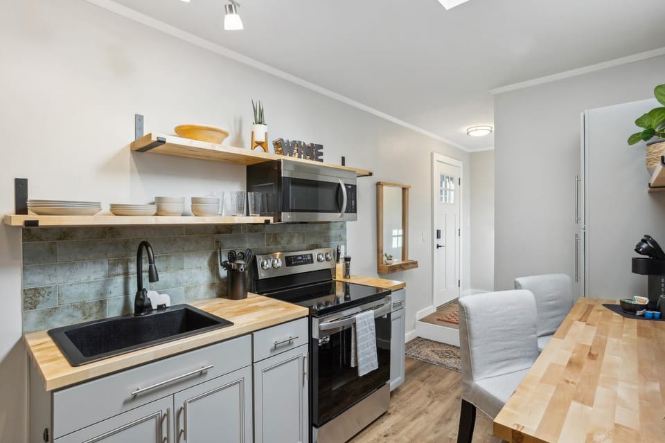 Pet-Friendly Kent Vacation Rental, Walk to Lake! Apartment in Kent