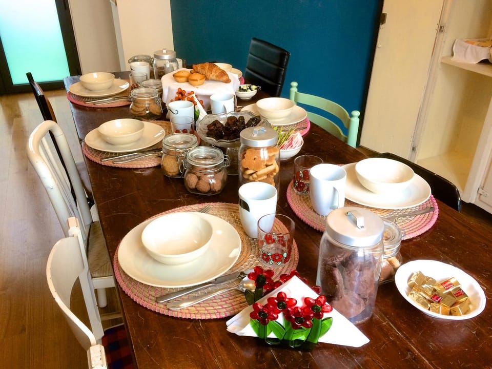 Restaurant/places to eat, Coffee/tea facilities, Food, Food, Italian breakfast