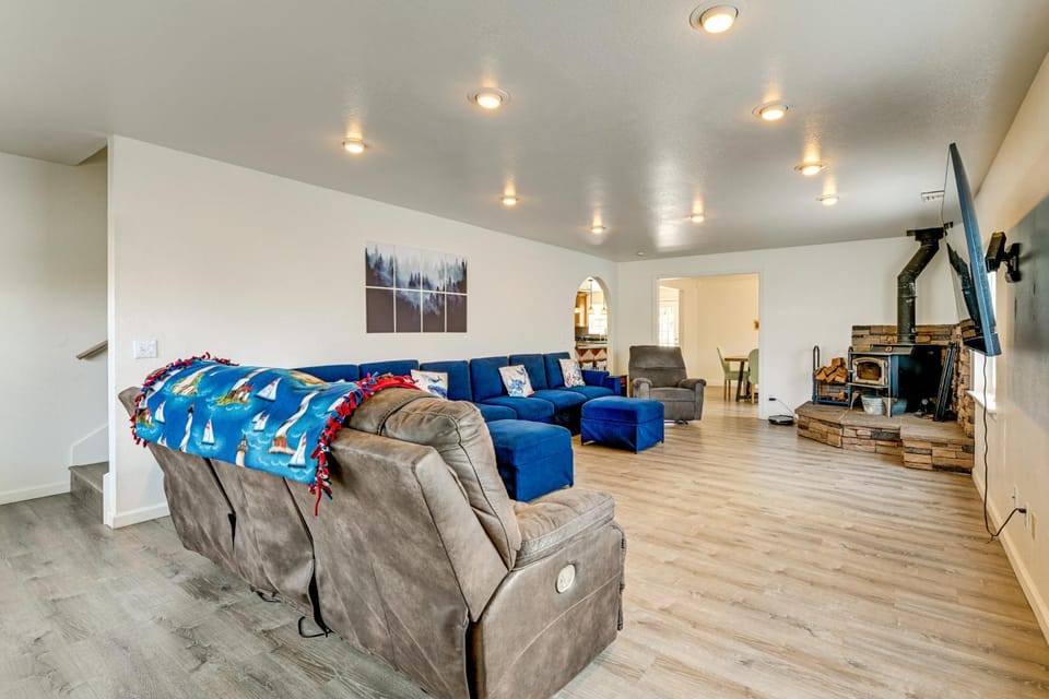 Crescent City Home w/ Hot Tub: Half-Block to Beach House in Crescent City