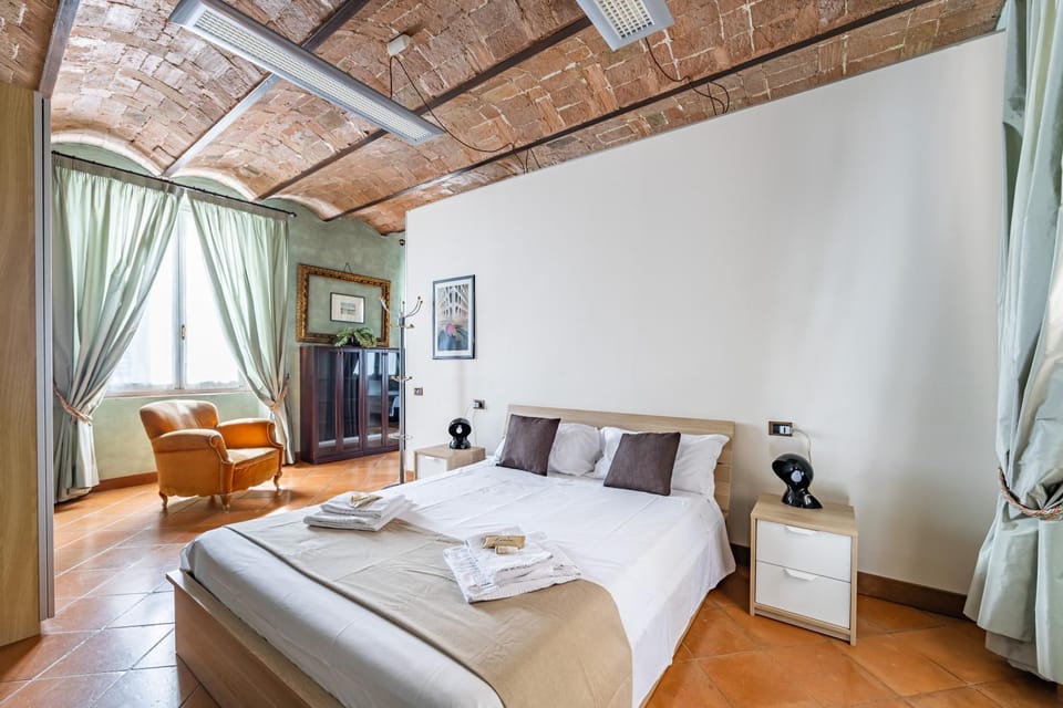 Bed, TV and multimedia, Photo of the whole room, Evening entertainment, Bedroom, Entertainment, internet, towels, wardrobe, air conditioner