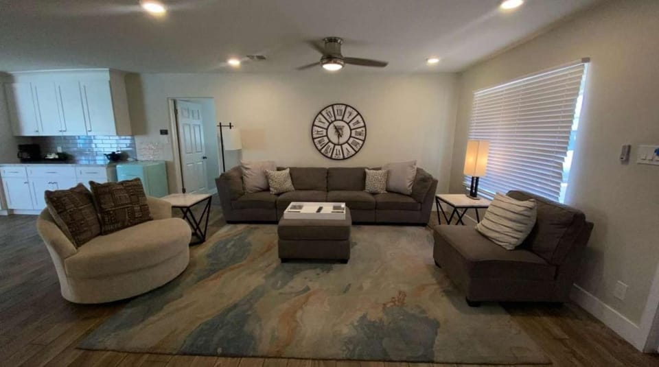 Modern Arcadia Lite Oasis Pool Heater BBQ House in Phoenix