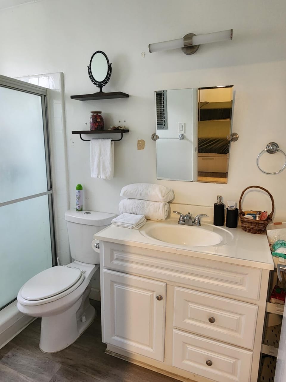 Toilet, Bathroom, towels