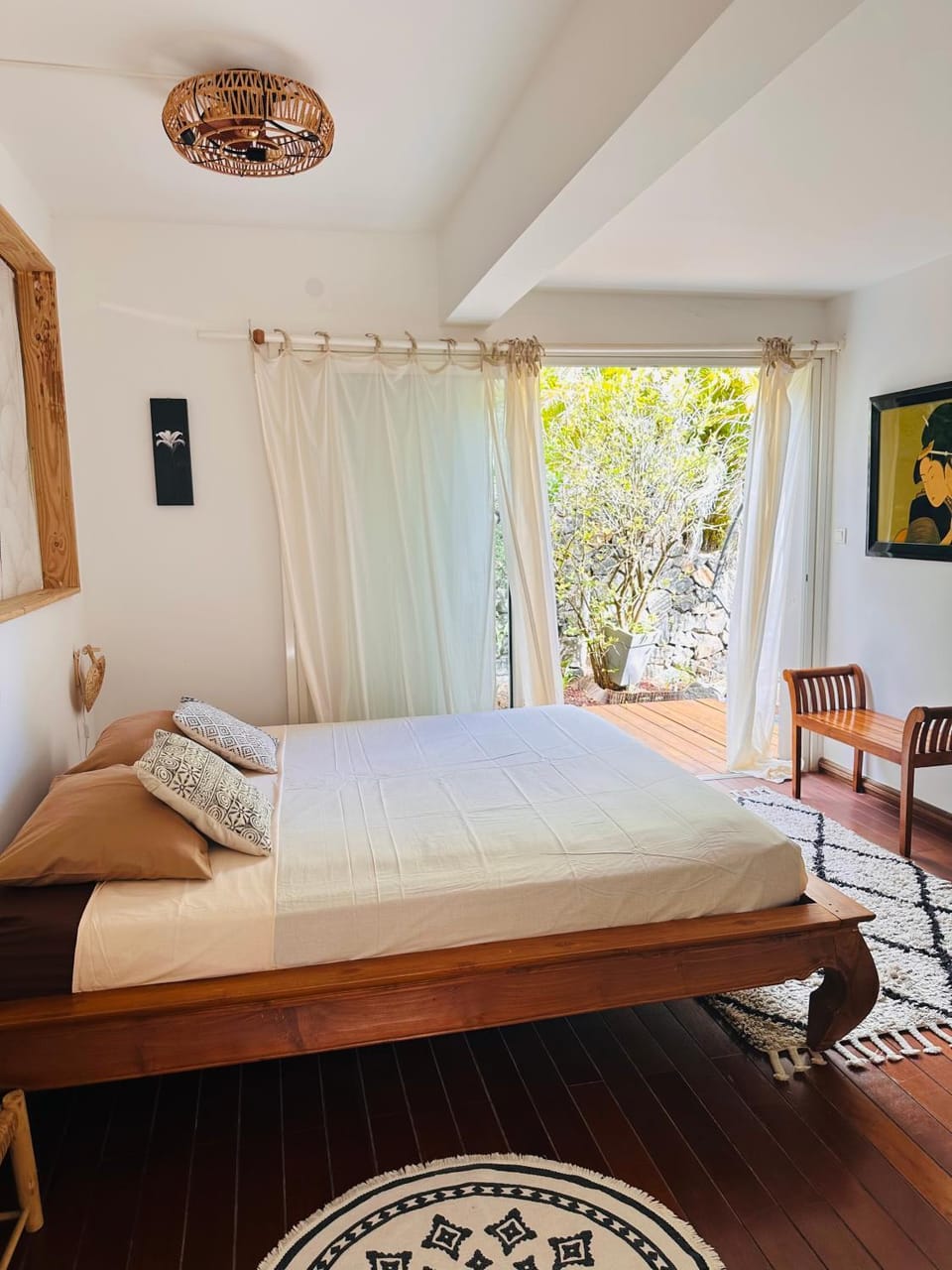 Photo of the whole room, Bedroom