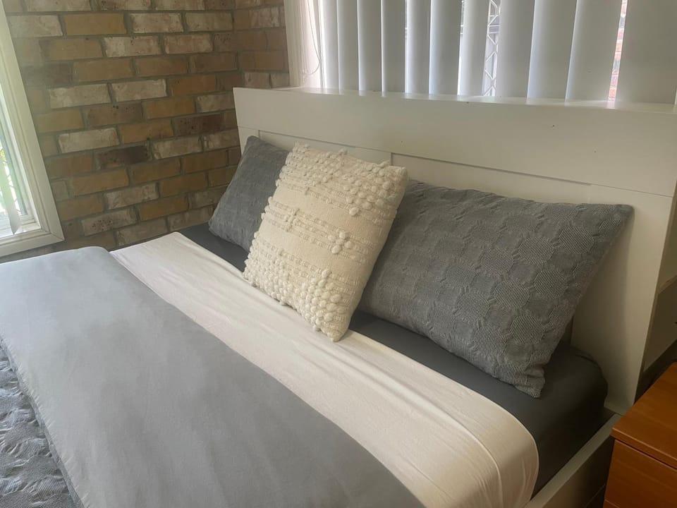 Bed, Living room, Bedroom