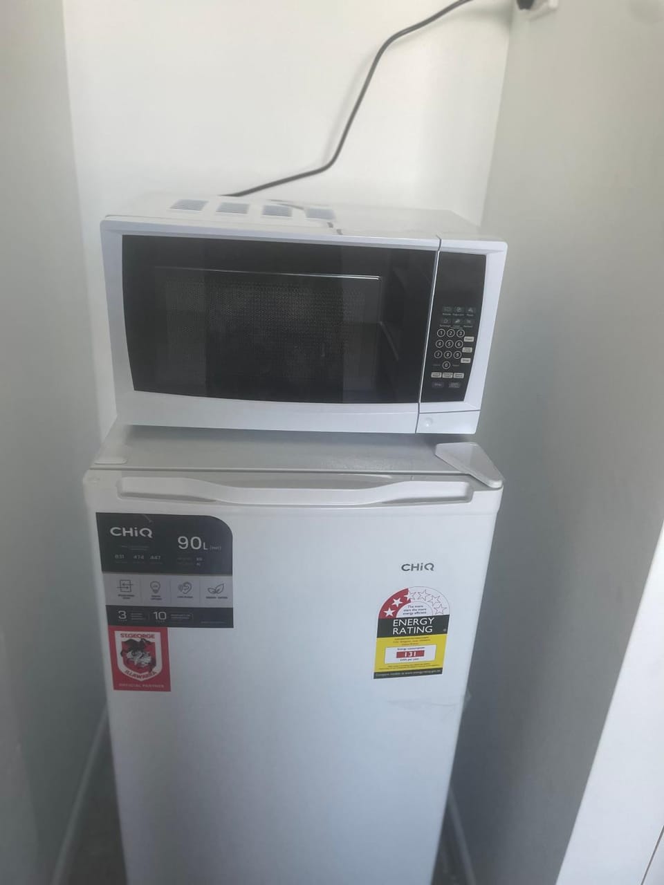 Kitchen or kitchenette, minibar