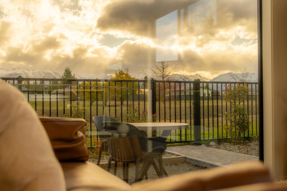 Ben Ohau Views The Studio House in Twizel