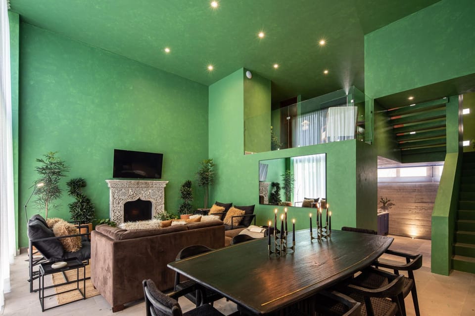 TV and multimedia, Living room, Seating area, Dining area
