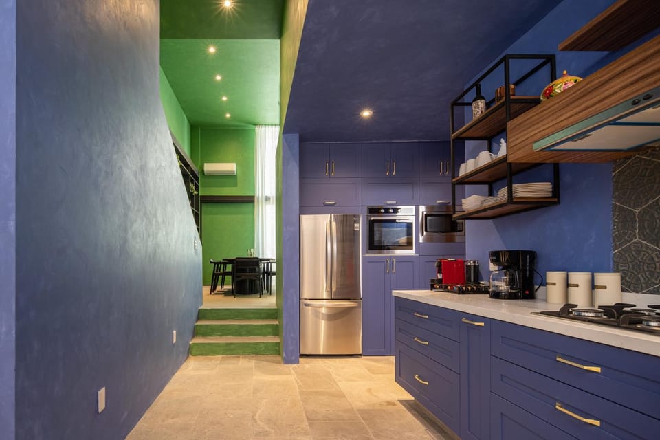 Kitchen or kitchenette, minibar, toaster