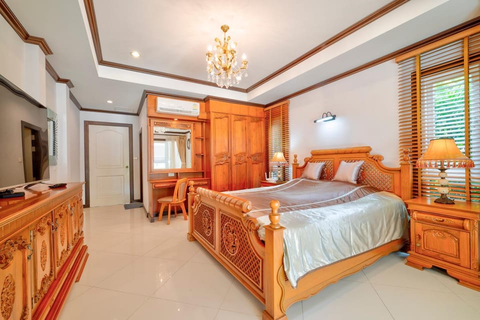 Bed, Bedroom, Garden view, Pool view, wardrobe