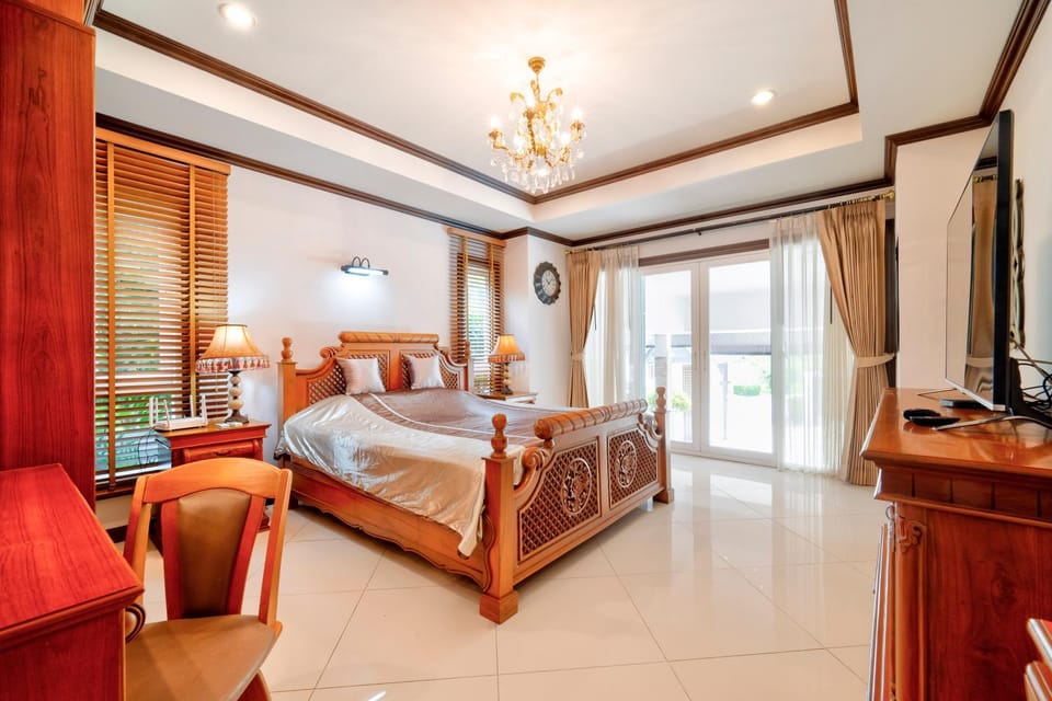 Bed, Bedroom, Garden view, Pool view, air conditioner