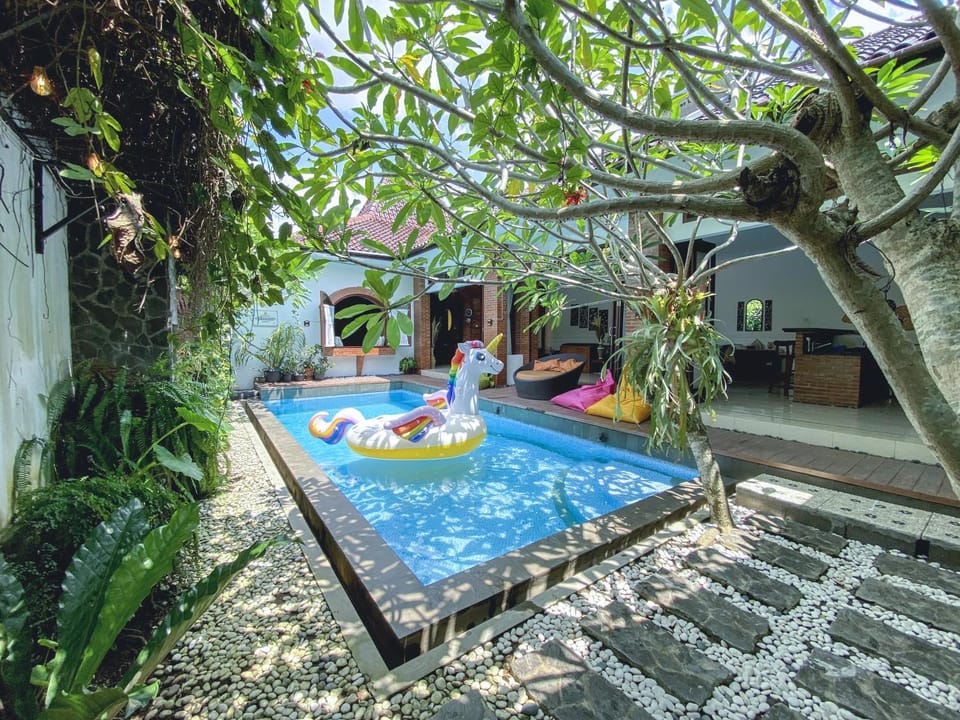Swimming pool