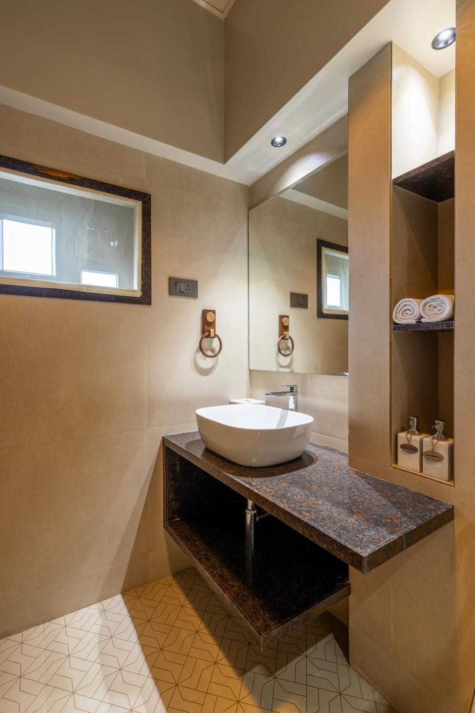 Bathroom, towels