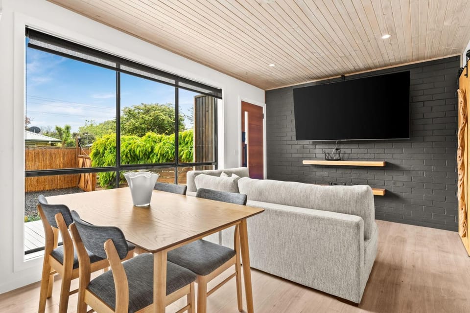 Island Breeze Beach House House in Cowes