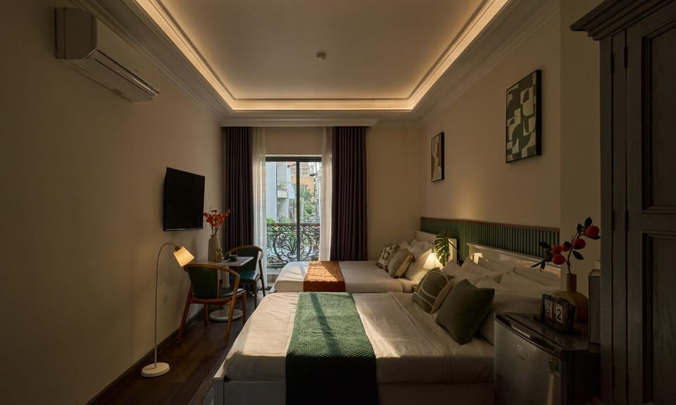 Communal lounge/ TV room, Bed, TV and multimedia, Living room, Photo of the whole room, Seating area, Evening entertainment, Bedroom, air conditioner