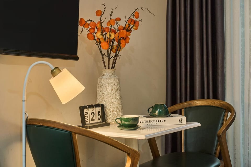 Living room, Seating area, Dining area, hair dresser