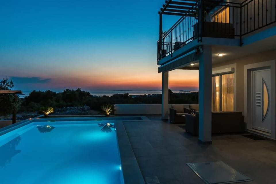Balcony/Terrace, Pool view, Swimming pool, Sunset