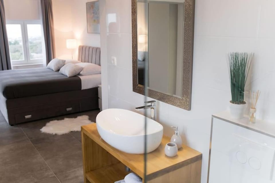 Bed, Bathroom, Bedroom