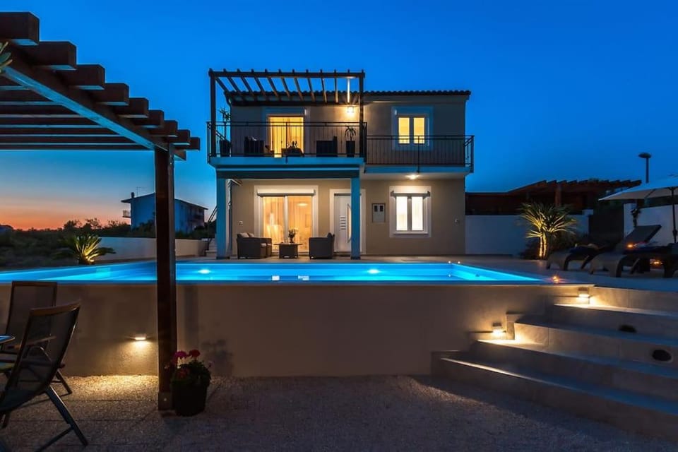 Property building, Balcony/Terrace, Swimming pool