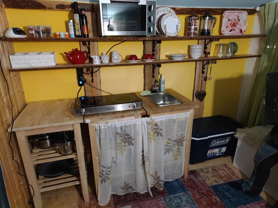 Kitchen or kitchenette