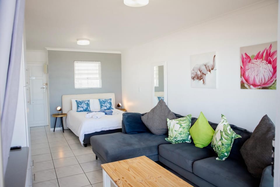 Bed, Living room, Photo of the whole room, Bedroom