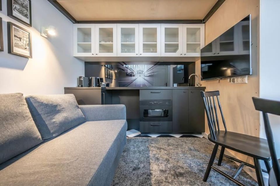 Kitchen or kitchenette, Living room, minibar