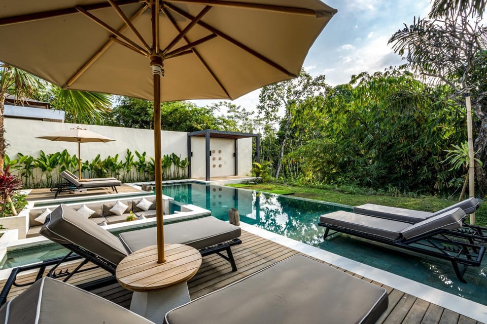 View (from property/room), Pool view, Swimming pool, sunbed