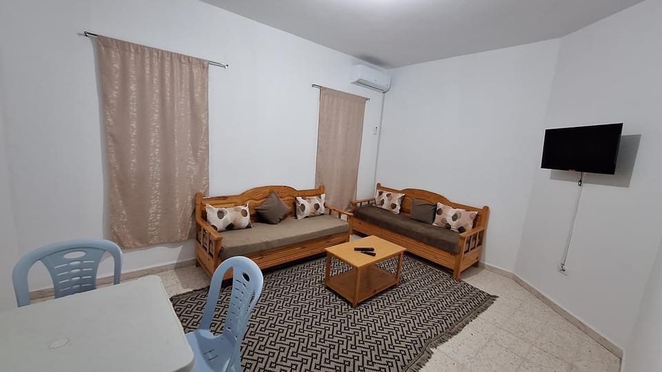 Communal lounge/ TV room, TV and multimedia, Living room, Seating area, Evening entertainment