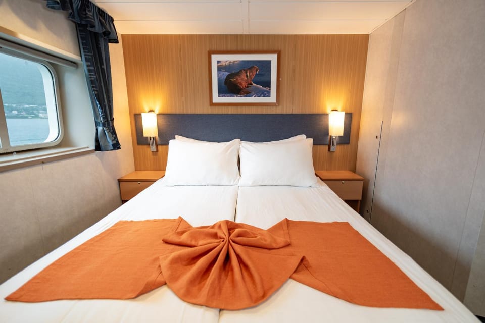 Bed, Bedroom, Sea view