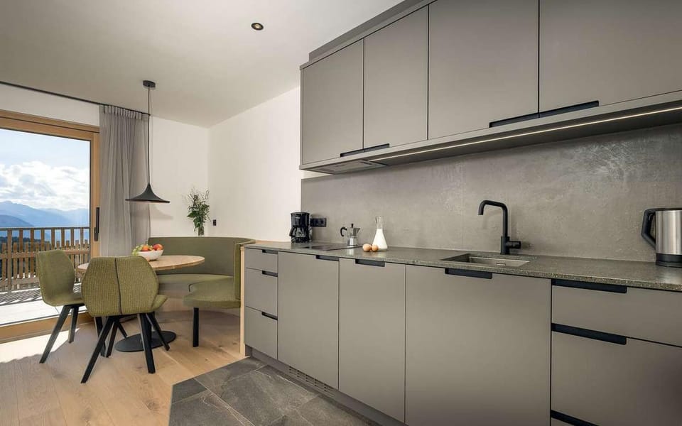 Kitchen or kitchenette, Living room