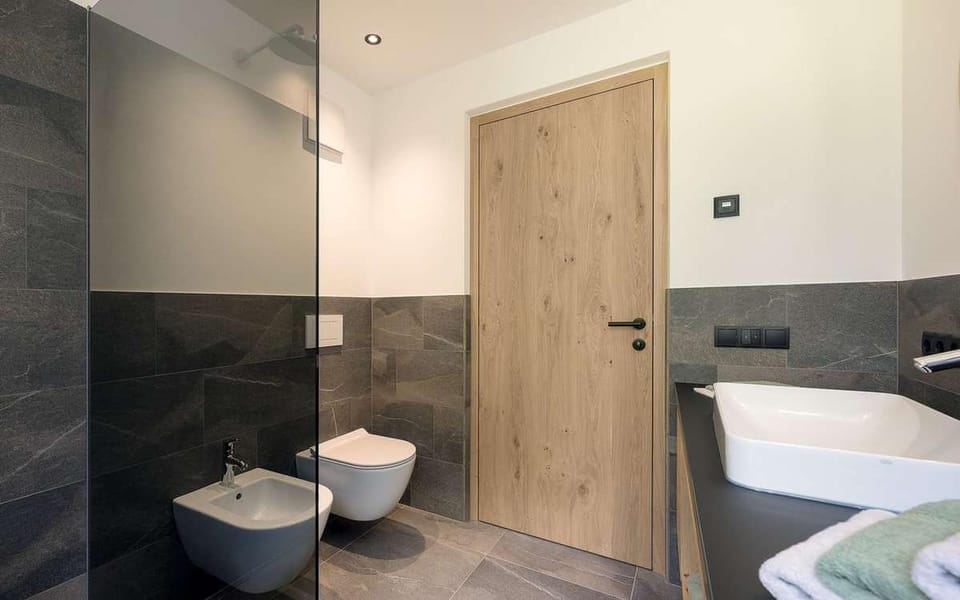 Bathroom, Living room