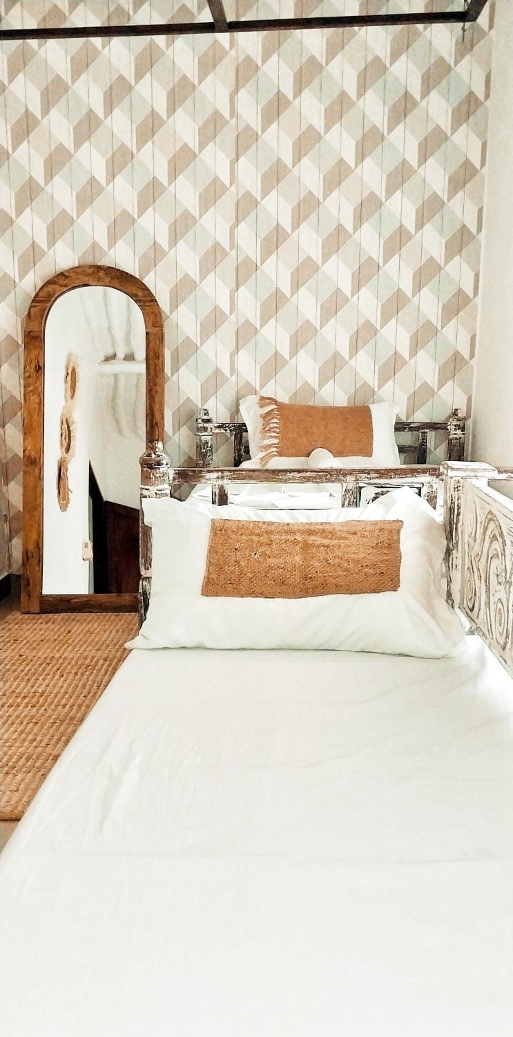 Bed, Photo of the whole room, Decorative detail, Bedroom, towels