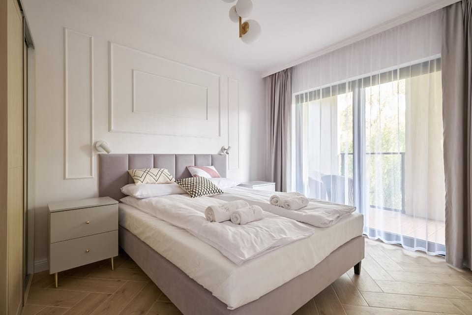 Bed, People, View (from property/room), Balcony/Terrace, Other, Photo of the whole room, Decorative detail, Bedroom, Guests, Garden view, River view, Area and facilities, children, young children, older children, group of guests, Family, furniture, heating, internet, locker, towels, air conditioner