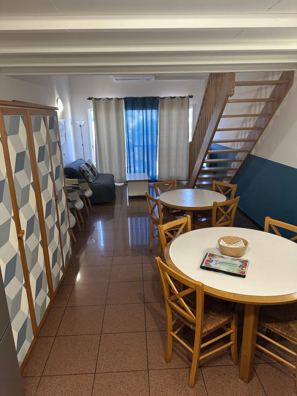 Seating area, Dining area