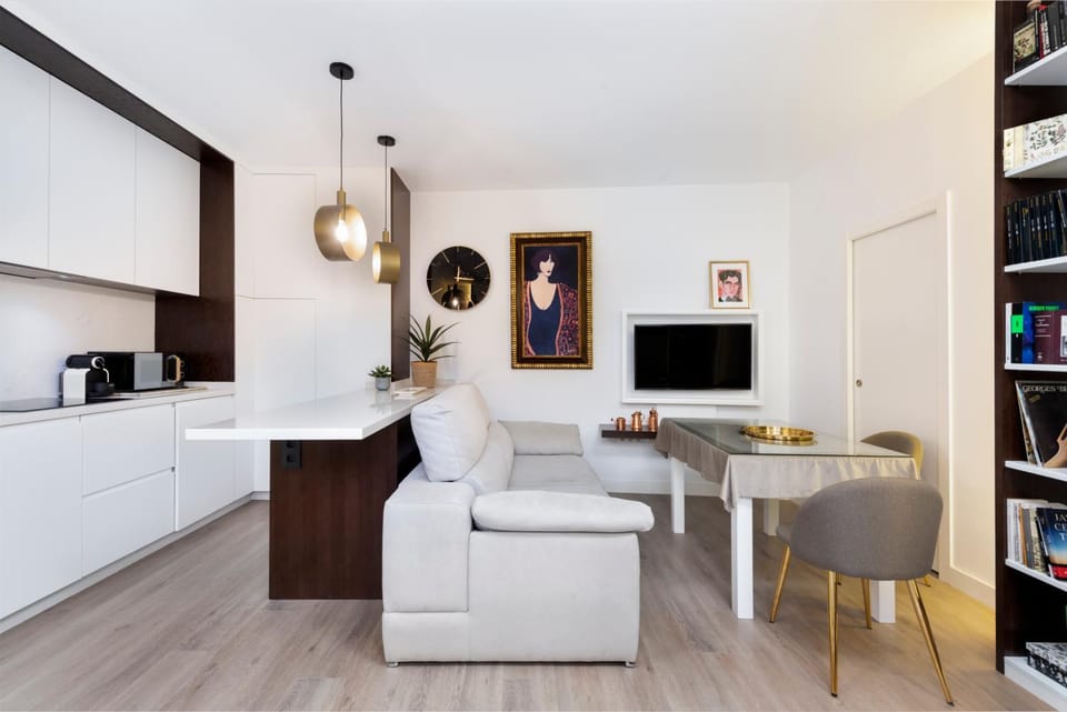 TV and multimedia, Kitchen or kitchenette, Living room, Dining area