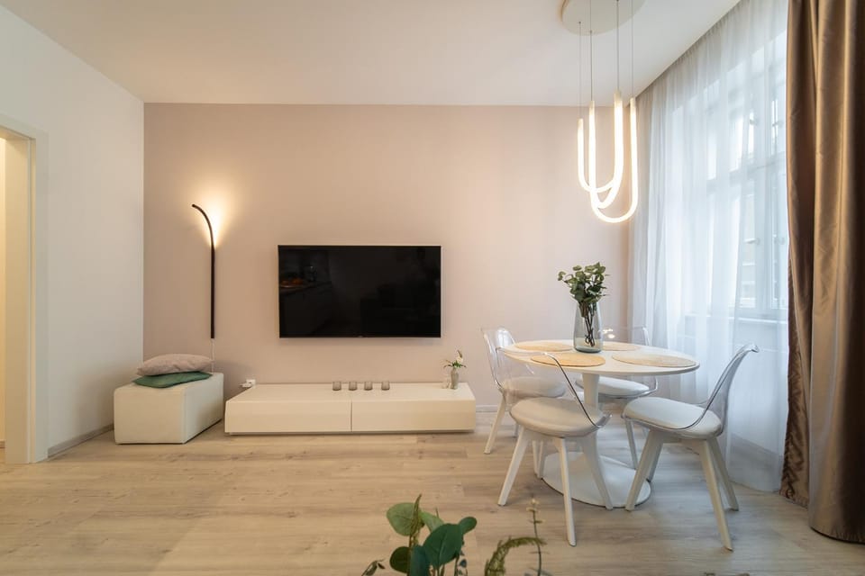 TV and multimedia, Living room, Dining area