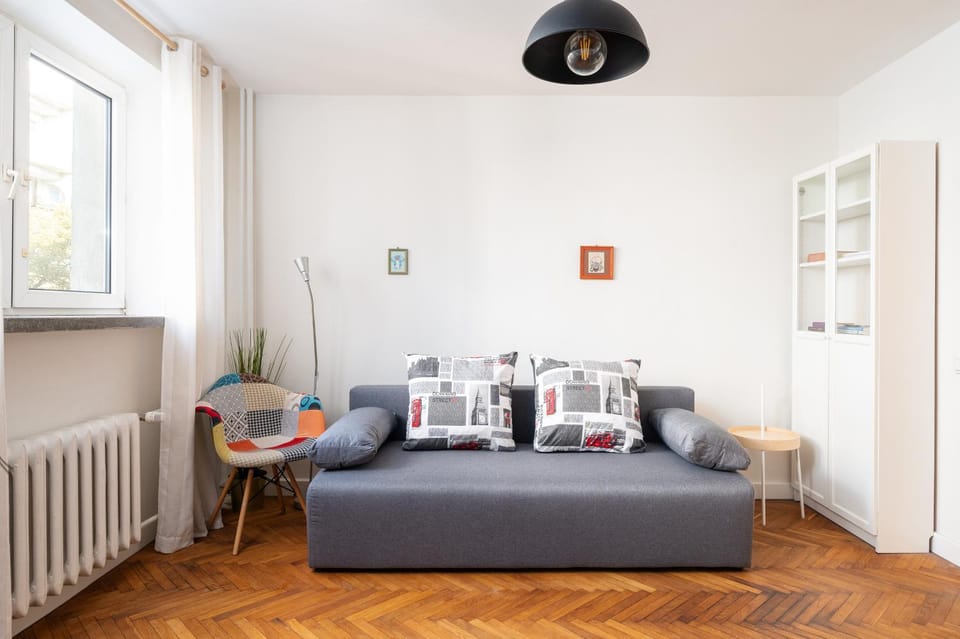 Bed, Living room, Photo of the whole room, Seating area, Bedroom, internet